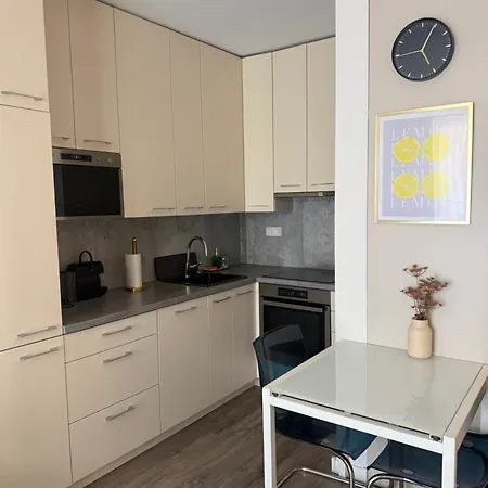 Modern Near To The Chopin's Airport Cybernetyki 2a Apartman *